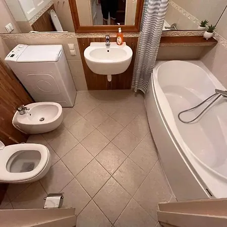 W Centrum Warszawy Z Darmowym Parkingiem Warszawa